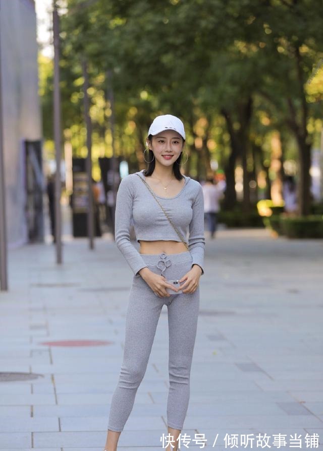 美女 打底裤的穿着精致穿搭,打造时尚美女穿搭,更显年轻!