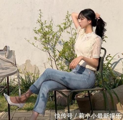 穿搭 美女穿搭：牛仔裤打底衫彰显女人温柔美，十分别致，时髦少女感觉