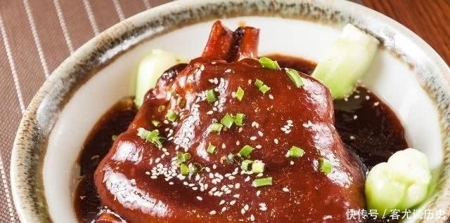 指着|朱元璋指着猪蹄问沈万三：这是什么？沈万三巧回3字保住小命