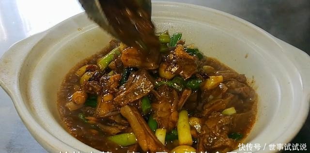 大厨将羊肉加这个一起烧,简单易学,香辣开胃,好吃停不住嘴!