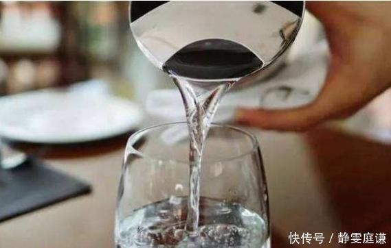 早上空腹喝水對身體好還是不好多數(shù)人可能都想錯了，不妨了解下