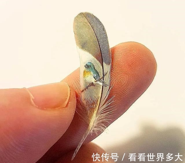 瓜子#惊爆眼球!60岁帅大爷在头发丝上画画,米粒、瓜子都给他当画布!