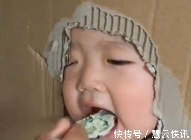 爸爸|宝宝吃饭到处乱爬,爸爸打造“囚笼”限制宝宝,妈妈看后拍手称赞