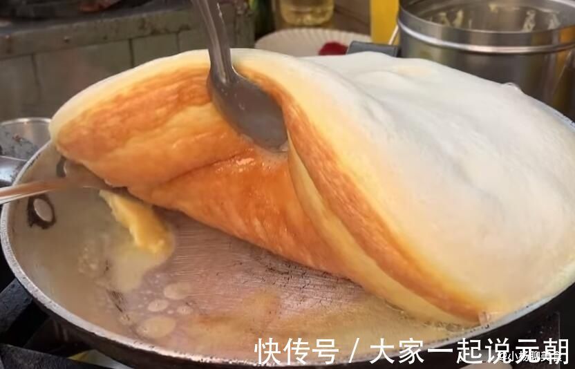 煮鸡蛋|“鸡蛋”这样做太香了,5个鸡蛋放锅里煎,出锅比蛋糕还松软好吃!