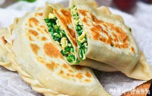 爱吃韭菜的收藏了,韭菜盒子皮薄馅大,外酥里嫩做法也很简单