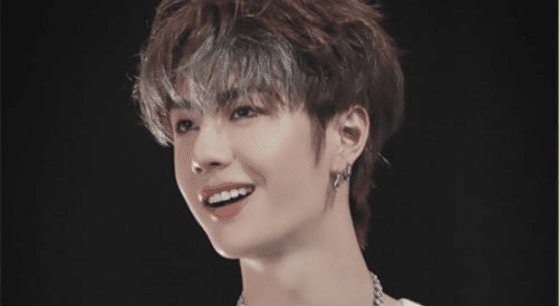 王一博 王一博被问及最难过的事,委屈回应,一旁大张伟动容不已