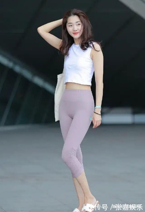 版型 蛮腰长腿的打底裤美女,尽显凹凸版玲珑曲线!