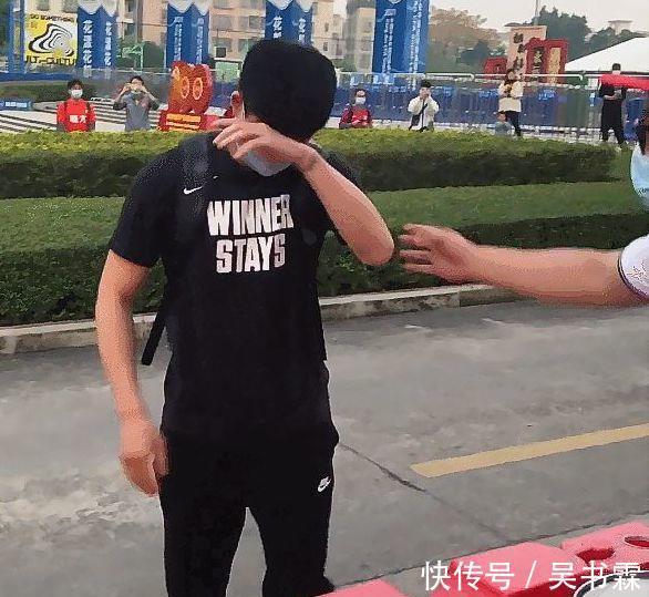 邓涵文|恒大又一主力离队!28岁当红国脚疑似发文告别:感谢这4年的时光