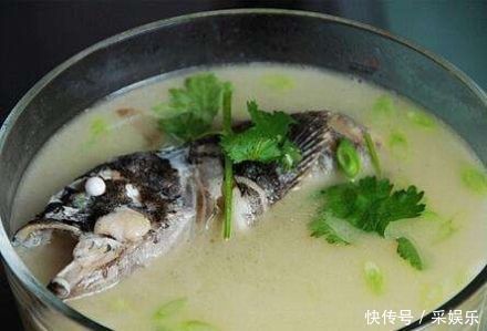 你炖鱼汤不好喝学会大厨的方法汤浓无腥味,怎么喝都不够