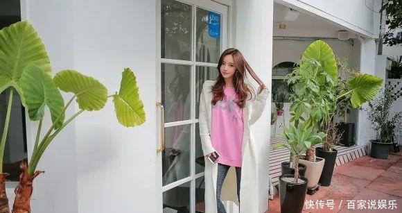 鉴赏|美女鉴赏:雪莉呢绒甜美带帽卫衣长开衫