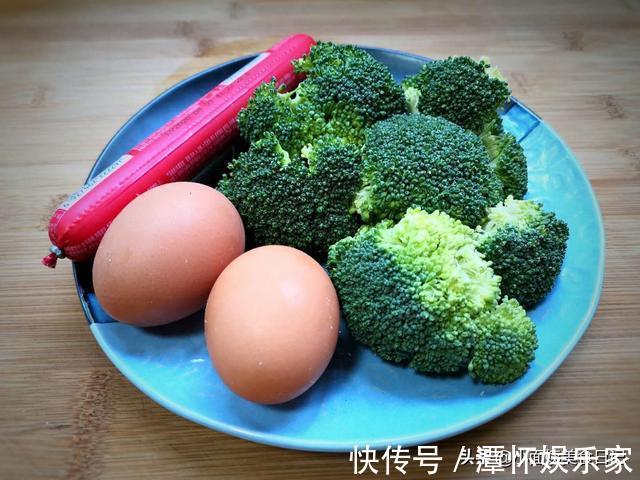 鲜香|秋天，我常用这菜做早餐饼，5分钟出锅，鲜香软嫩，儿子最爱吃