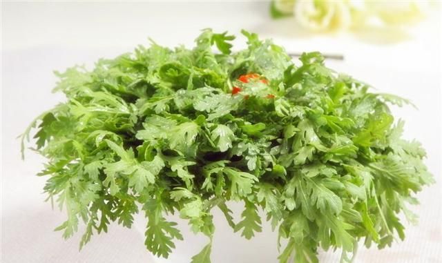 茼蒿|茼蒿的营养价值高,哪几类人不能吃?专家提醒:这几类人需要注意