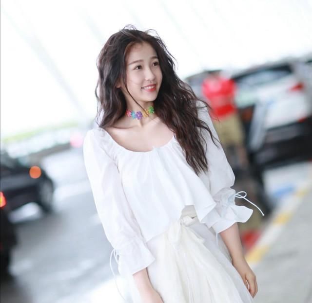 小姐姐|丸子头：扎出了少女感，烟筒卷：烫出了洋气感，2021年真不得了！