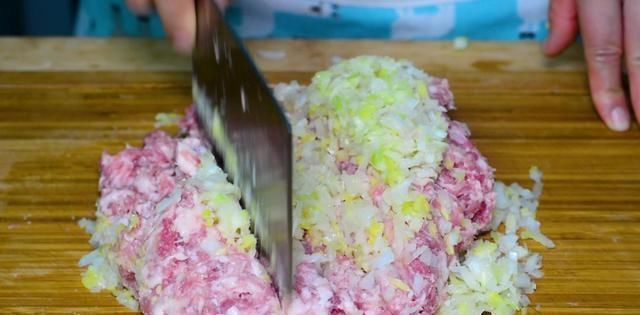 餐馆|不要只是加水拌饺子馅，教你正确的方法，学会再也不去餐馆了