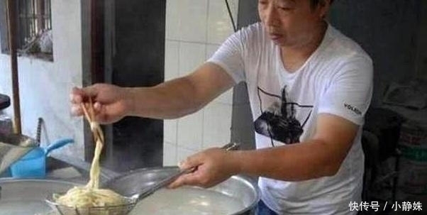 家面馆|夫妻卖特色面,每碗10元,每天限量300碗,来晚攀关系也没用