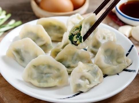  做韭菜饺子，最忌讳放这2种调料，不少人喜欢放，难怪饺子不香