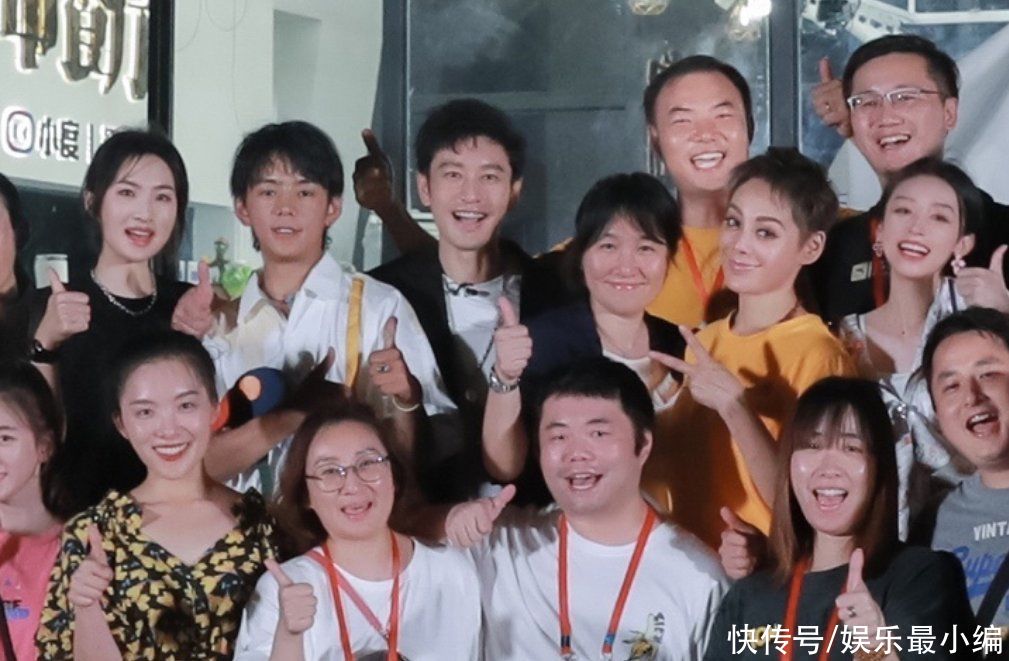 合照|《中餐厅5》杀青合照释出，嘉宾要靠放大镜来找，龚俊不见人影