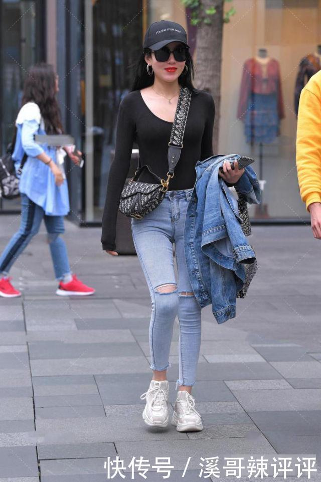 美女|美女穿搭牛仔裤,整个造型展现出了一种休闲利落又个性的感觉