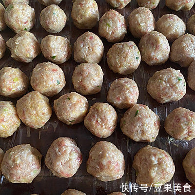年夜饭|做好外酥里嫩炸圆子、年夜饭少不了，有色有香又有味