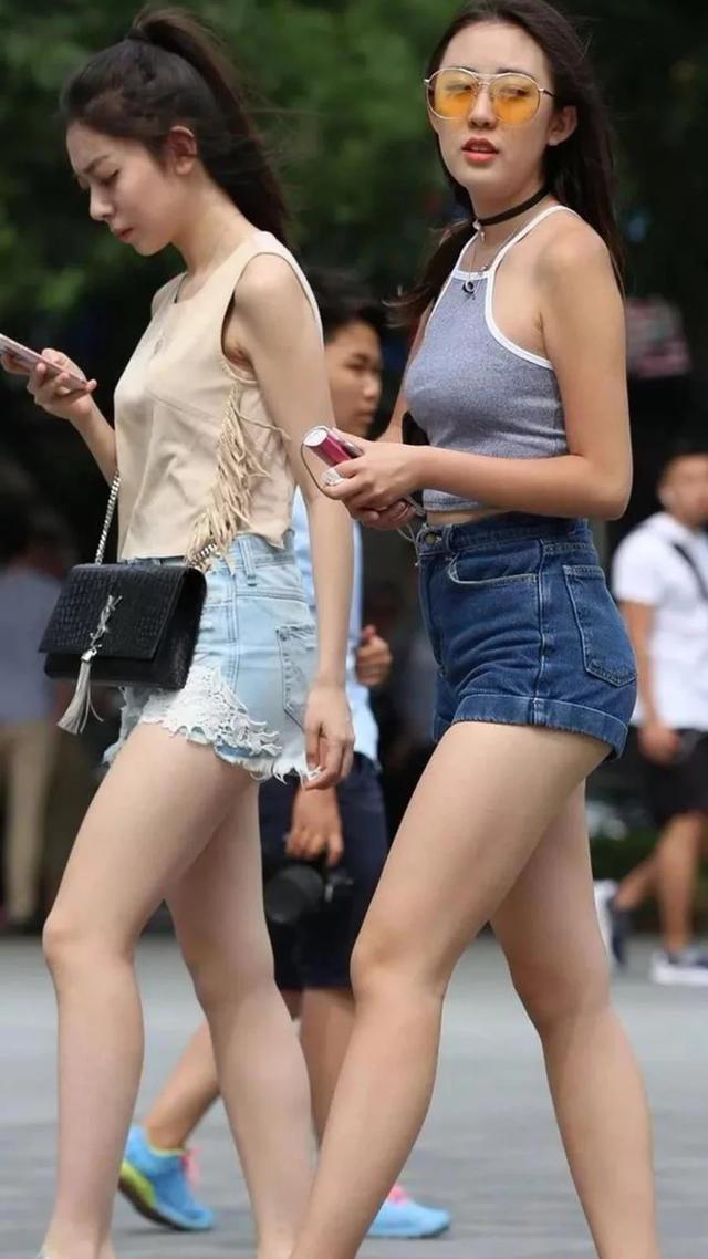 脖衫|牛仔短裤搭配挂脖衫,学生味,青春派