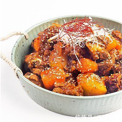 #暖冬酱在手，嗨吃部队锅# 超下饭！韩式炖猪排