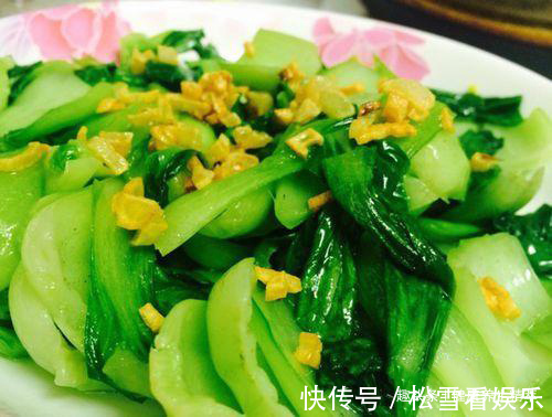 清炒油菜|女性多吃此款低脂肪蔬菜，减肥瘦身，皮肤光滑水嫩了，更显年轻