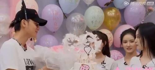 黄子韬刚磕完cp,转眼就拆了自己的cp,两句话澄清徐艺洋恋情