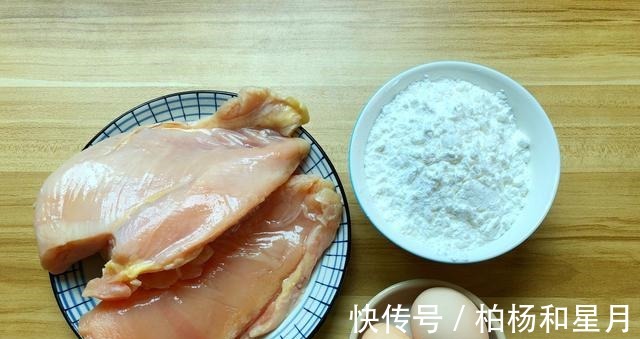 外酥|鸡胸肉不要总炒着吃了，试试这做法，外酥里嫩，吃着特解馋！