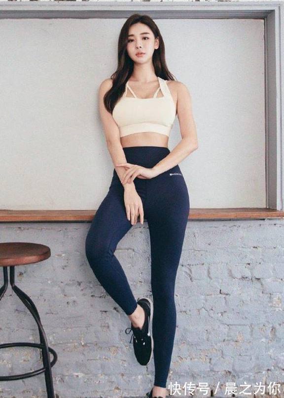 美女 个性十足的打底裤美女,时髦的穿搭,秀出曼妙姿态!