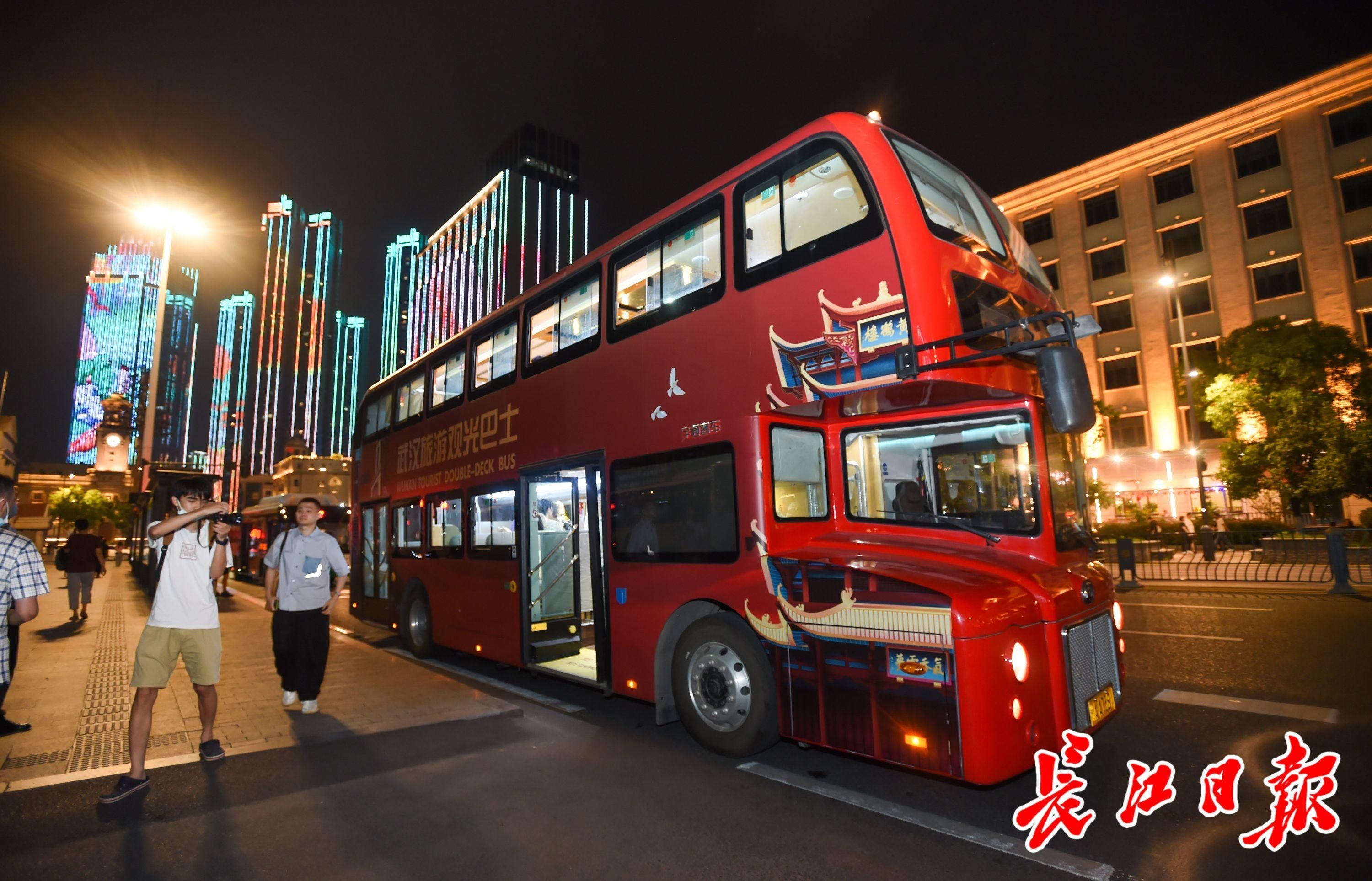 夜游|夜游武汉！红色旅游观光巴士上新