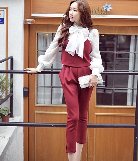 气质|美女一身红白套装,显气质又显身材!