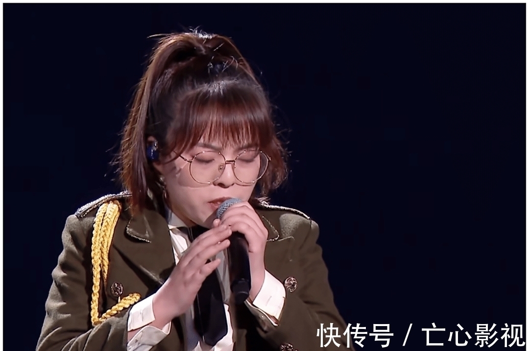 “小二班”首战失利,铁柯楠演唱让导师热泪盈眶,无奈得分太低