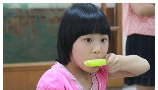 小雨|积食好像“牛皮糖”甩不掉?专业宝妈:远离3种“饭”,多喝1水