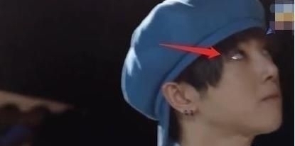 还记得郑恺在《跑男》里对华晨宇说的话吗对方双眼含泪说对不起