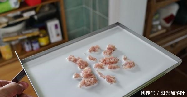 爱吃肠粉不用买,学会配方,在家也能做,爽滑细嫩比买的好吃