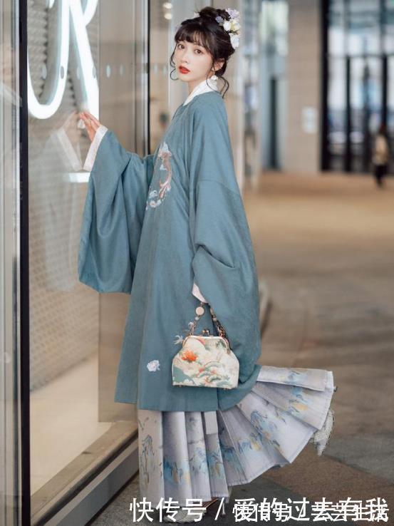 汉服|最近火了一种穿法“汉服+高跟鞋”，优雅又时尚，回头率十足