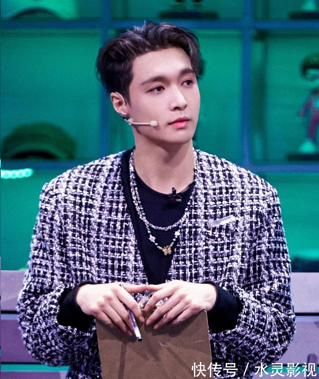 b張藝興王一博《街舞》搶人說辭好逗,卻把老外整懵,戴兔耳朵跳舞畫風可愛