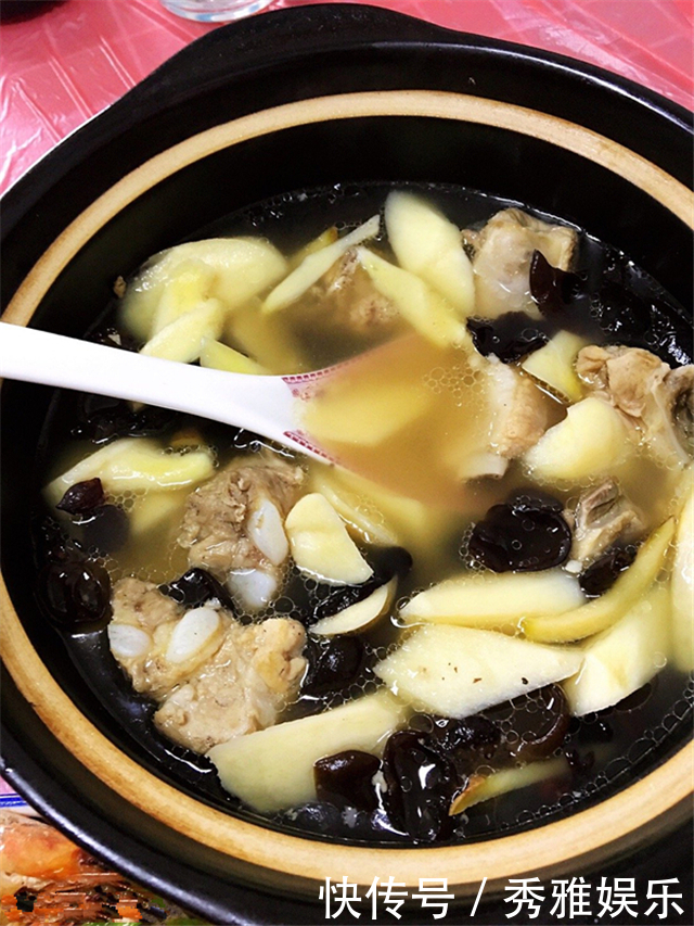 黑木耳|同事来家里蹭饭，婆婆不忍我出丑，亲自下厨做一桌菜，简单美味！