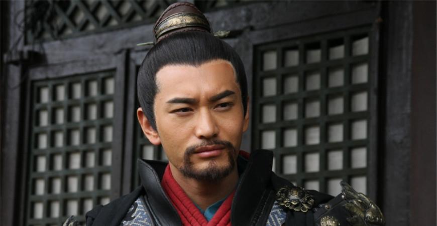 岳飞|岳飞墓前原来跪着5个罪人，现在只剩下4个，其中一个为何不跪了