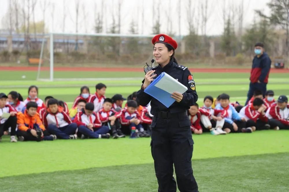 日照特警来了一批小客人......