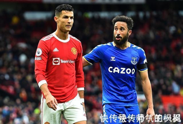 C罗|东施效颦?汤森攻破曼联大门后用C罗招牌动作庆祝,却沦为笑柄!