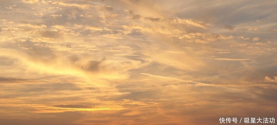 钗玉虽珍贵,菱花自芬芳