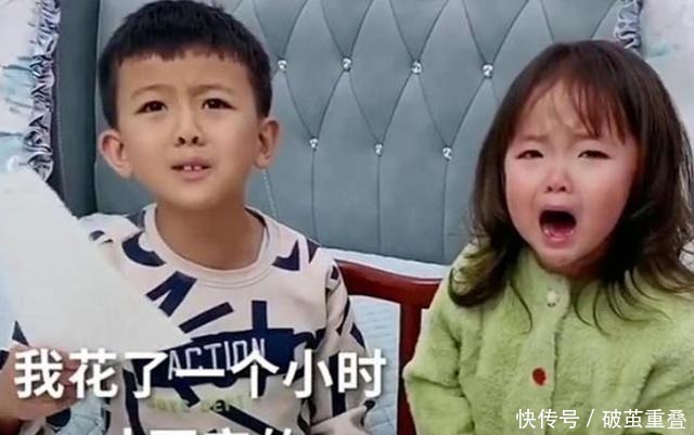 吉祥物|“吉祥物”妹妹火了,哥哥写作业把她放书桌上,妹妹表情太搞笑