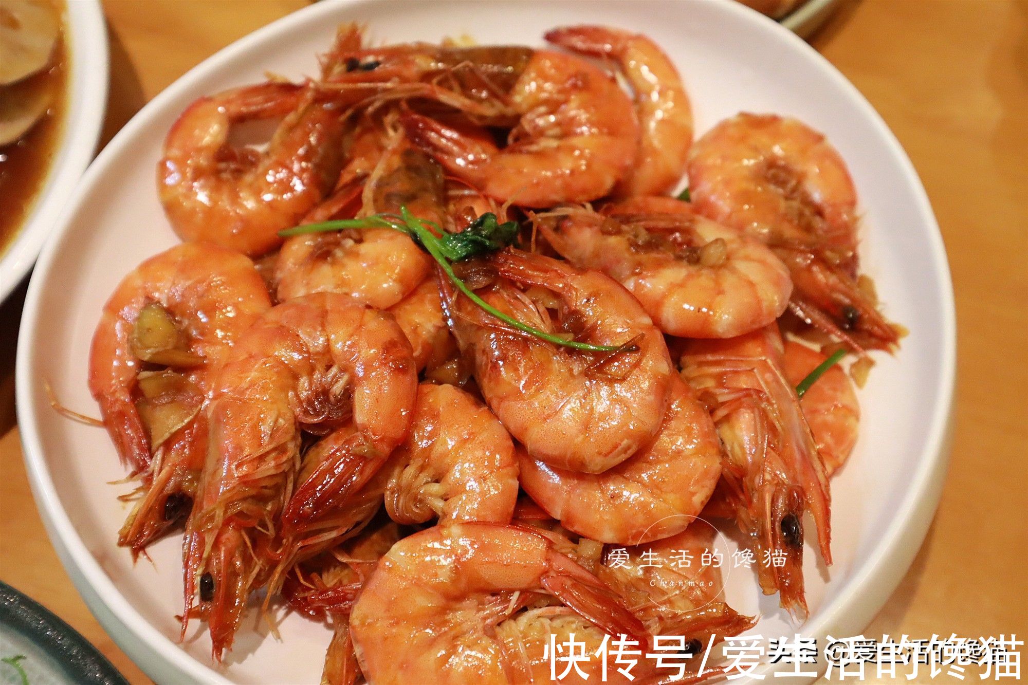 小姑子带3000礼品回娘家，大嫂亲自下厨，菜一晒朋友圈，网友：值