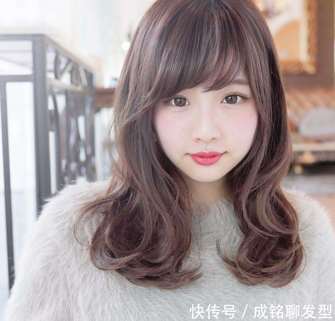 10款适合圆脸的中卷发,软弹柔卷时尚减龄,空气刘海显小又瘦脸