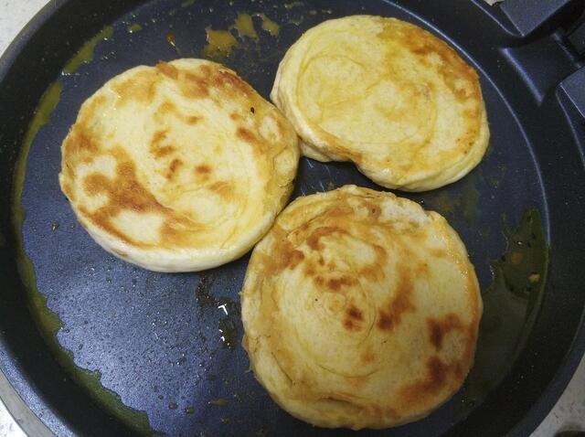 两勺芝麻酱、一碗面粉，教你在家做麻酱烧饼，学会不用再去买了