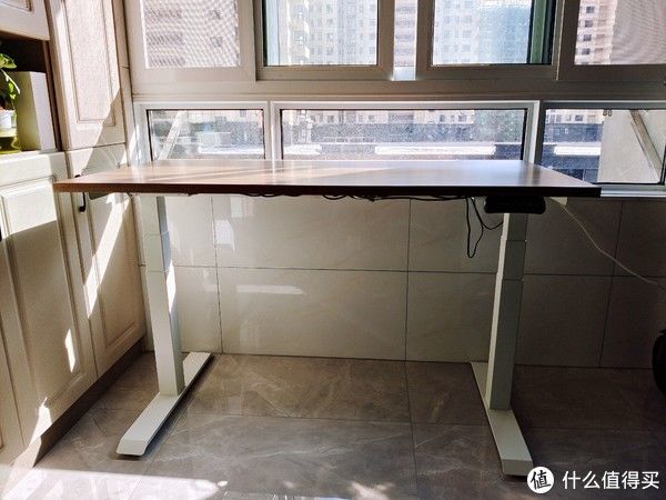 乐歌|家居好物 篇六十三：乐歌电动升降桌值不值得买，用了两个月的老司机来告诉你原因