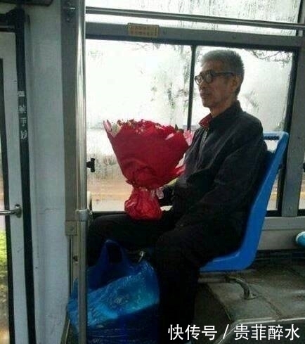 |幽默段子:前天遇到了个算命师父,算命师父看了看我的手相