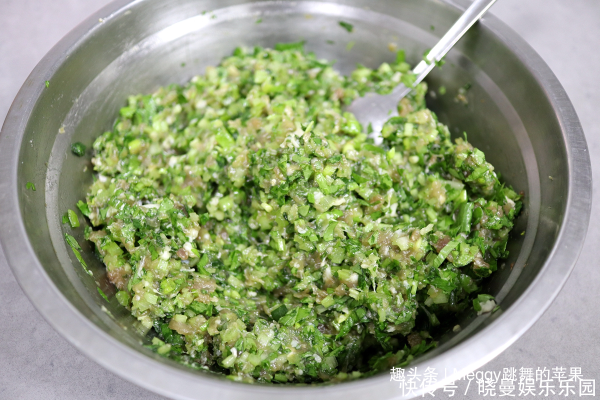 锅贴|老北京最爱的面食,底儿焦脆,馅香嫩,孩子都能做,越漏馅越爱吃