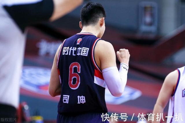 司坤|山东男篮离队第一人!27岁高颜值前锋将告别,本赛季仅出场1分钟